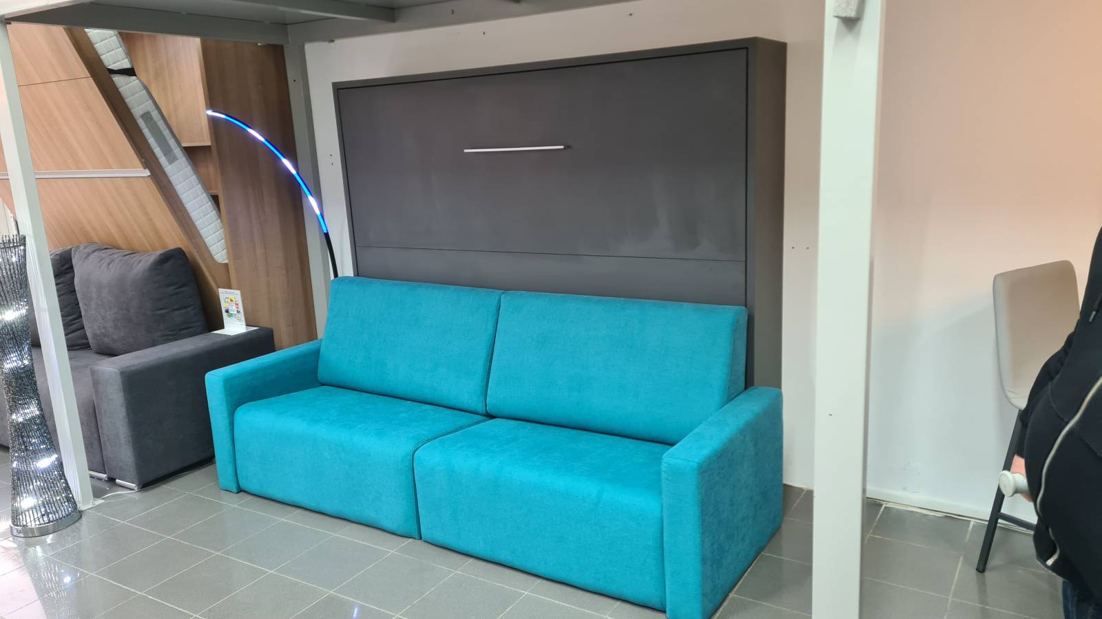Armoire lit escamotable horizontal avec un grand canapé de 4 places et option accoudoirs sans option rangement en vente proche de Sanary sur mer