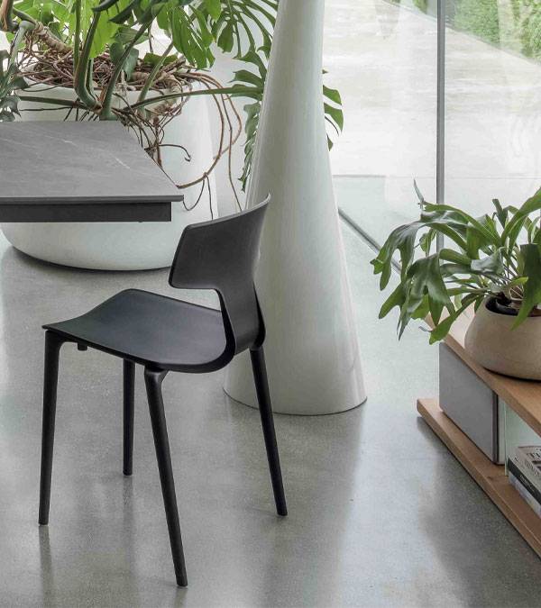 Chaise empilable gain de place