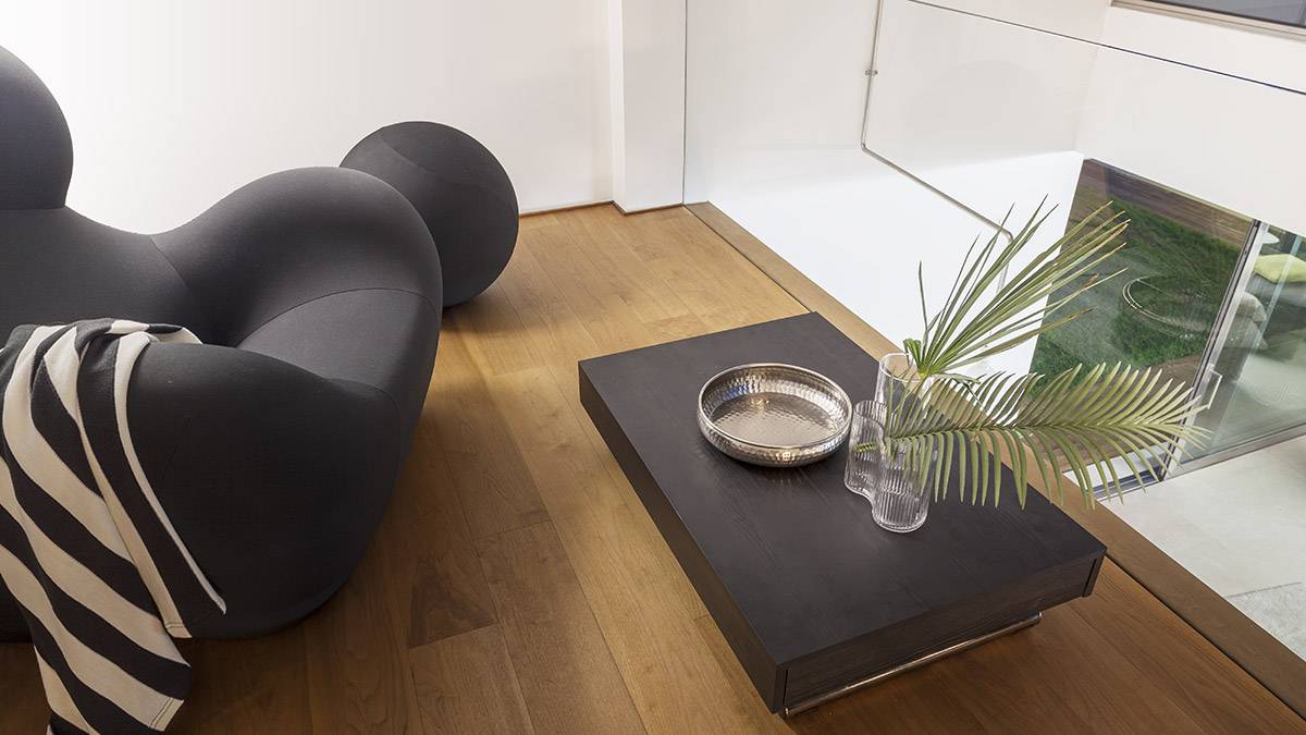 Modèle de table basse relevable et convertible en table de repas livrable à Paris dans le 75