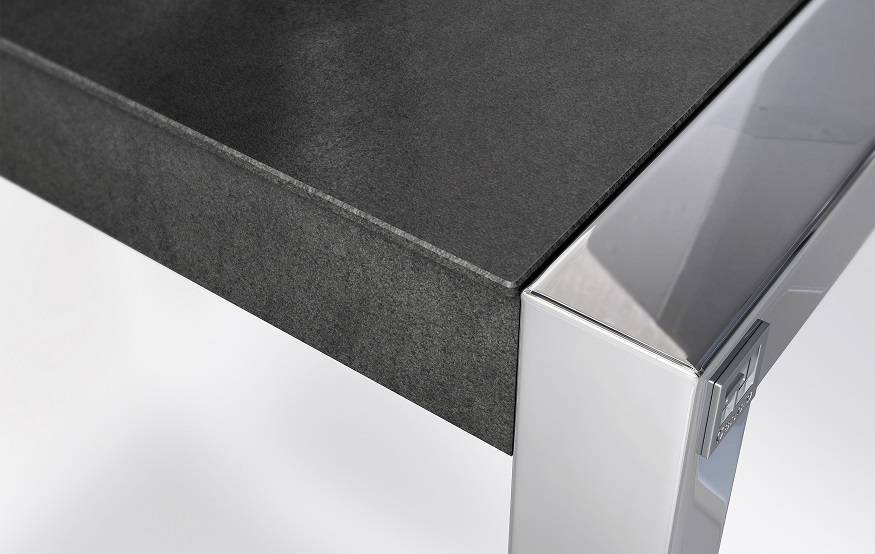 1000 € seulement la table en céramique + 4 tabourets déstockés !