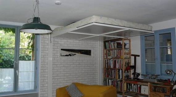 Exemple de modèle de lit mezzanine au plafond électrique 2 personnes 160x190 ou 160x200 version ECO positionné tête au mur fabriqué en France et en vente proche de Marseille et Aix en Provence