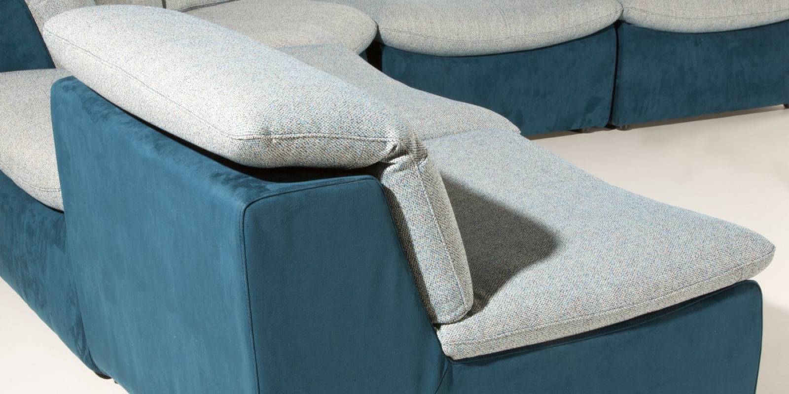 Canapé modulaire en disposant les modules différemment à tout moment selon votre volonté à côté entre Marseille et Toulon.