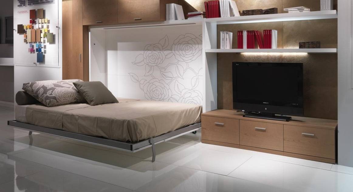 aménagement de petit logement avec un lit escamotable horizontal à Marseille