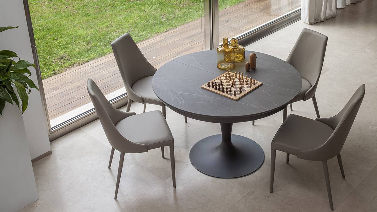 table ronde et pieds tulipe entièrement personnalisable livrée à Hyères