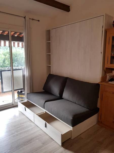 lit escamotable avec coffre de rangement sous l assise du canapé intégré, installé proche de MARSEILLE